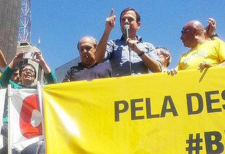 FRACASSOU: Manifestantes anti-Dilma voltam às ruas, mas com menos força