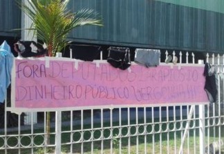 Deputados recuam de "auxílio-paletó" após protestos no Amapá