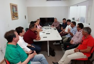 Lucélio dialoga e recebe apoio de mais oito prefeitos