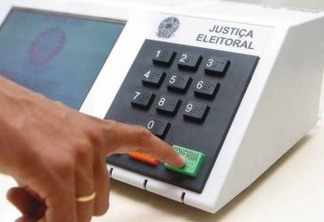 Urna eletrônica chega à 12ª eleição no país sob ataque inédito