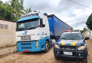 Polícia Rodovíaria Federal na Paraíba recupera caminhão furtado avaliado em mais de R$ 240 mil