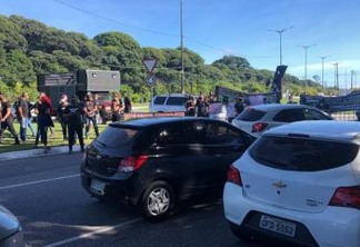 RETOMADA DAS ATIVIDADES: músicos encerram protesto após comissão ser recebida pela Procuradoria do município