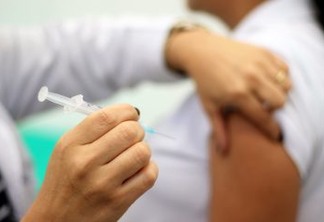 Apenas 30% dos jovens até 24 anos tomaram 3ª dose de vacina contra Covid-19