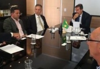 BRASÍLIA: Aguinaldo Ribeiro se reúne com prefeitos da PB e ministro