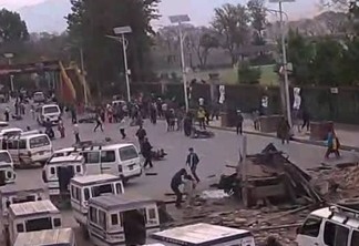 Polícia do Nepal divulga vídeo do momento em que a terra começou a tremer - VEJA VÍDEO