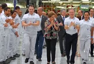 Dilma anuncia perfuração emergencial de poços ultraprofundos em Campina Grande