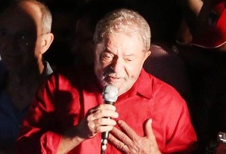 'A gente tem que restabelecer a paz', diz Lula em ato na Avenida Paulista