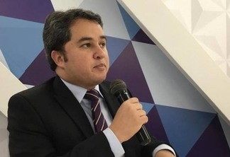 Efraim Filho foi elogiado por economistas em seminário sobre carga tributária