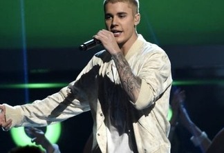 VEJA VÍDEO: Bieber se recusa a cantar 'Despacito' em show e leva garrafada