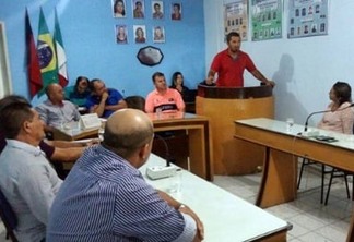 No interior da Paraíba, vereador renuncia mandato para não perder a família