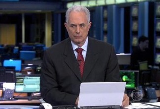 William Waack se irrita com falha no telão do "Jornal da Globo"