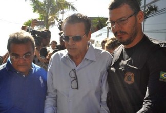 VEJA VÍDEO: Ex-ministro Henrique Alves é chamado de ladrão no caminho da prisão