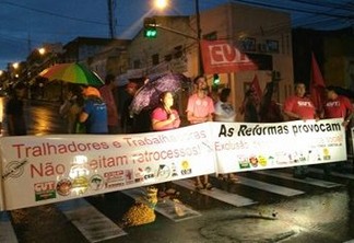 Greve Geral na Paraíba é marcada por rodovia interditada e Terminal de Integração fechado