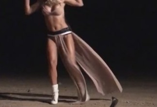 Cobra assusta Anitta durante gravação de clipe no deserto; ASSISTA