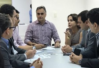 VEJA VÍDEO: Cartaxo lança 3 concursos públicos com 150 vagas e salários de até R$ 5 mil