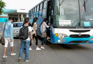 Transporte universitário beneficia centenas de estudantes de Santa Rita