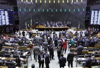 Câmara atinge quórum e passa à fase de votação sobre investigação de Temer; oposição resiste