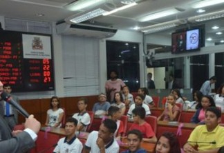 Alunos da Escola Municipal Santos Dumont são recebidos na CMJP