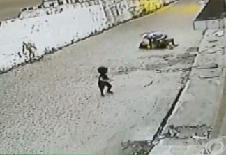 VEJA O VÍDEO: mulher é agredida e roubada na frente de criança em Cabedelo