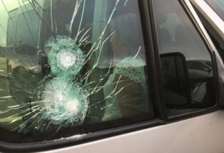 VIOLÊNCIA: Bandidos atiram contra van, assaltam pacientes e jogam criança doente no chão