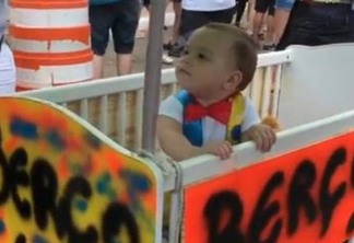 VEJA VÍDEO: Viraliza vídeo de bebê em bloco de carnaval com os pais