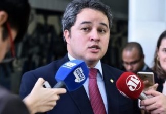 Efraim Filho acredita que até a Páscoa governador terá definido se deixa o cargo
