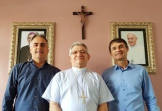 Ao lado de Romero, Lucélio defende cultura de paz em reunião com bispo de Campina Grande
