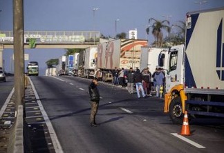 MOVIMENTO GREVISTA: terminais de armazenamento de combustíveis poderão ser interditados, diz sindicato de caminhoneiros