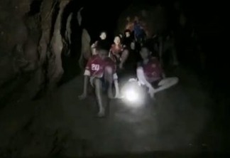 Jovens e treinador perdidos em caverna na Tailândia são encontrados com vida