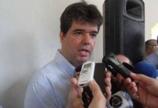 “Me cabe apenas respeitar” diz Ruy Carneiro sobre saída de Marcos Vinícius do PSDB