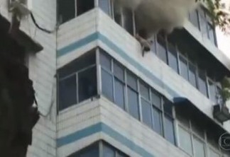 VEJA VÍDEO: Mãe morre após salvar os filhos jogando-os de um prédio em chamas