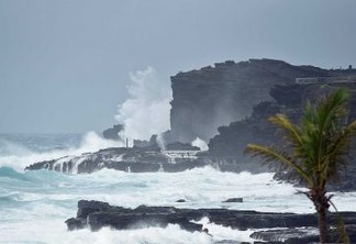 Furacão Lane atinge Havaí e milhares se refugiam em albergues