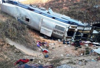 Corpos de paraibanos mortos em acidente na BR-146 em Minas Gerais chegam à PB