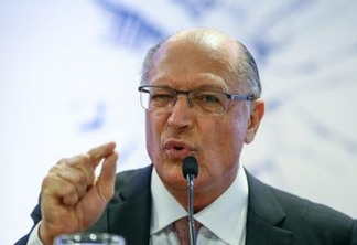 Alckmin rebate Bolsonaro: ‘Covardia é desrespeitar mulheres e negros’
