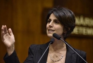 Manuela D'Ávila ironiza Flávio Bolsonaro: 'Ah, como é bom ter um papi'