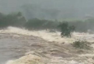TRAGÉDIA: Barragem estoura e inunda cidade na Bahia : VEJA VÍDEO