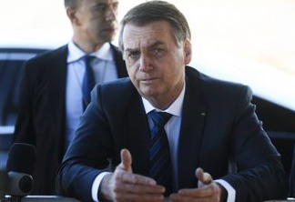 "Fazer cocô dia sim, dia não", sugere Bolsonaro contra poluição ambiental
