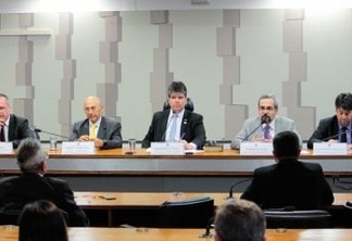 MÉDICOS PELO BRASIL: Ruy Carneiro media debate sobre a medida provisoria para criação de programa