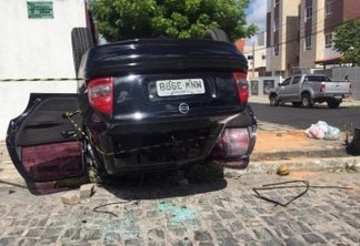 Capotamento de carro deixa motorista ferido no bairro dos Bancários
