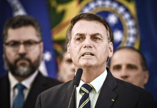 Bolsonaro quer cloroquina para pacientes com sintomas leves de COVID-19