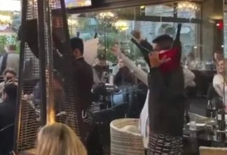 Coronavírus: garçons e clientes debocham da pandemia e fazem "dança do caixão" em restaurante - VEJA VÍDEO
