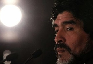 Maradona precisou ser sedado para não abandonar hospital, diz médico
