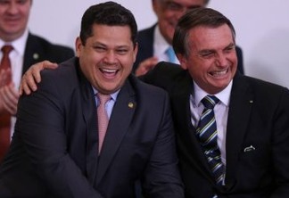 Alcolumbre deve rejeitar ministério de Bolsonaro para ser vice no Senado
