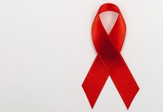Paraíba registra cerca de 900 novos casos de Aids por ano e infectologista alerta sobre necessidade de falar mais sobre tema