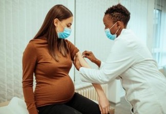 PMJP aplica primeira dose da vacina contra a Covid-19 em grávidas e puérperas e continua imunizando para segunda dose