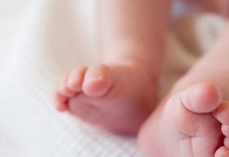 Bebê de dois meses que tomou vacina contra Covid no lugar da pentavalente tem convulsões, diz família