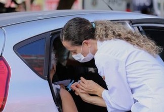 Mais de 25% dos idosos acima de 60 anos estão vacinados contra a gripe na PB