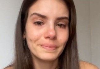 Camila Queiroz chora em vídeo ao falar sobre demissão da Globo: "Foi tudo muito dolorido" - ASSISTA