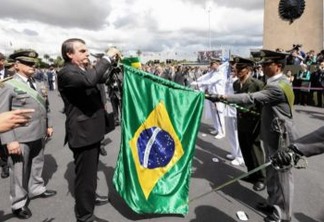 Bolsonaro diz que conversa com vice: “Pode ser um general de quatro estrelas”
