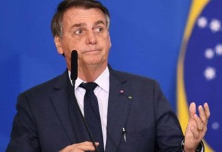 'Anvisa quer fechar espaço aéreo', diz Bolsonaro ao minimizar ômicron